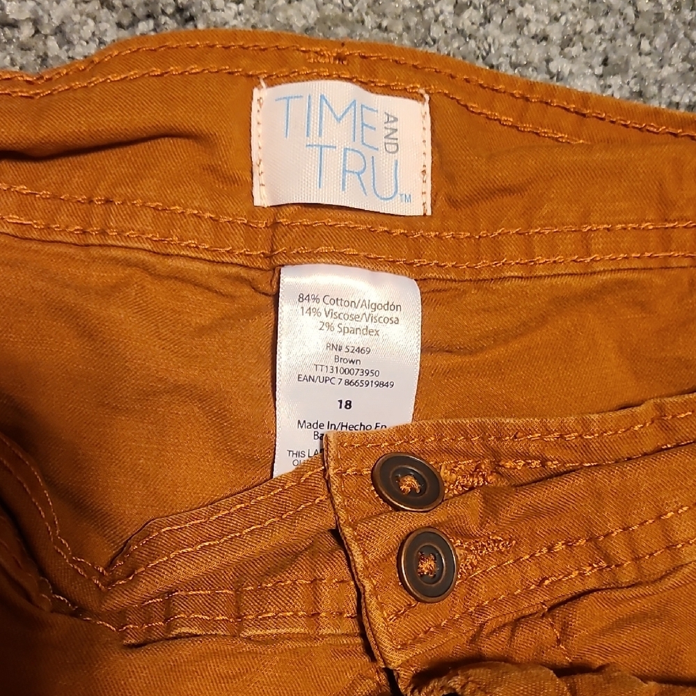 ❤️Stylish Women's Shorts in Green and Tan - Picture 4 of 13